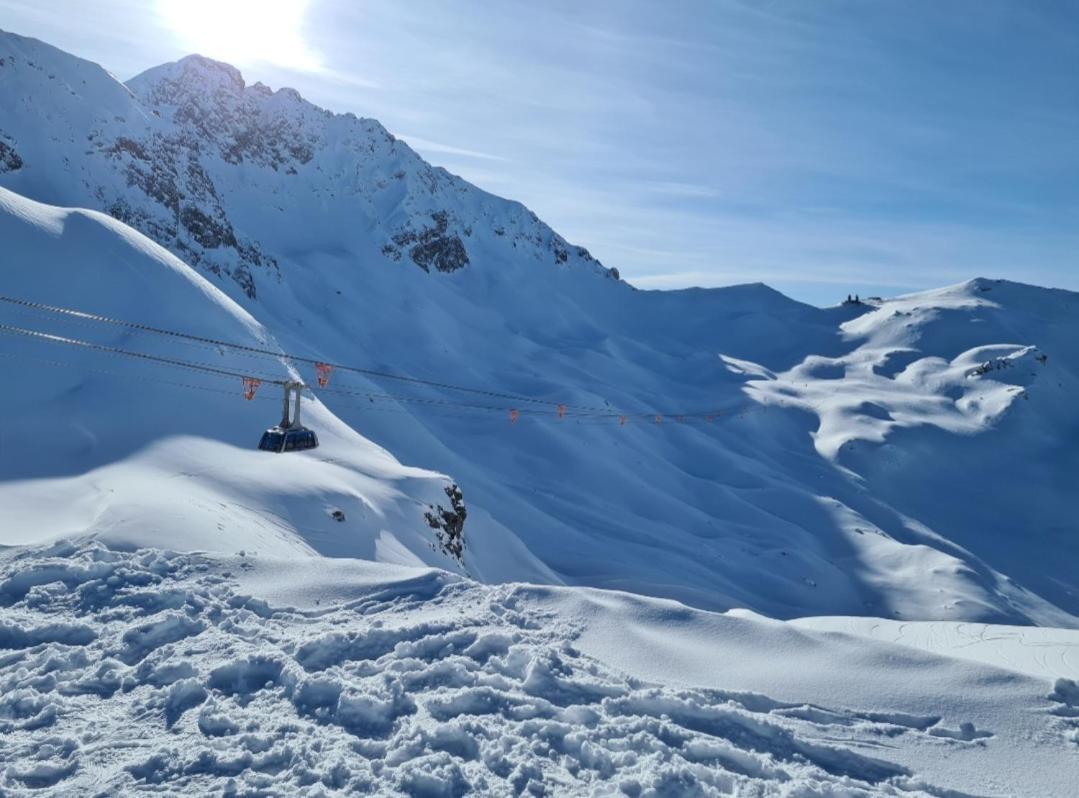 Fewo D'Rock Arosa- Center Of Nightlife By Nature Apartments Switzerland الغرفة الصورة